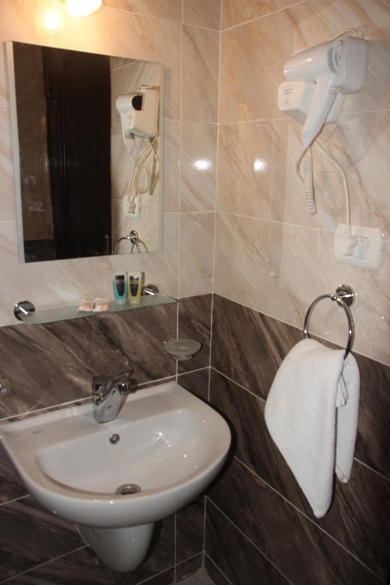 Farida Pyramids Boutique Hotel Kafret el-Gabal Extérieur photo